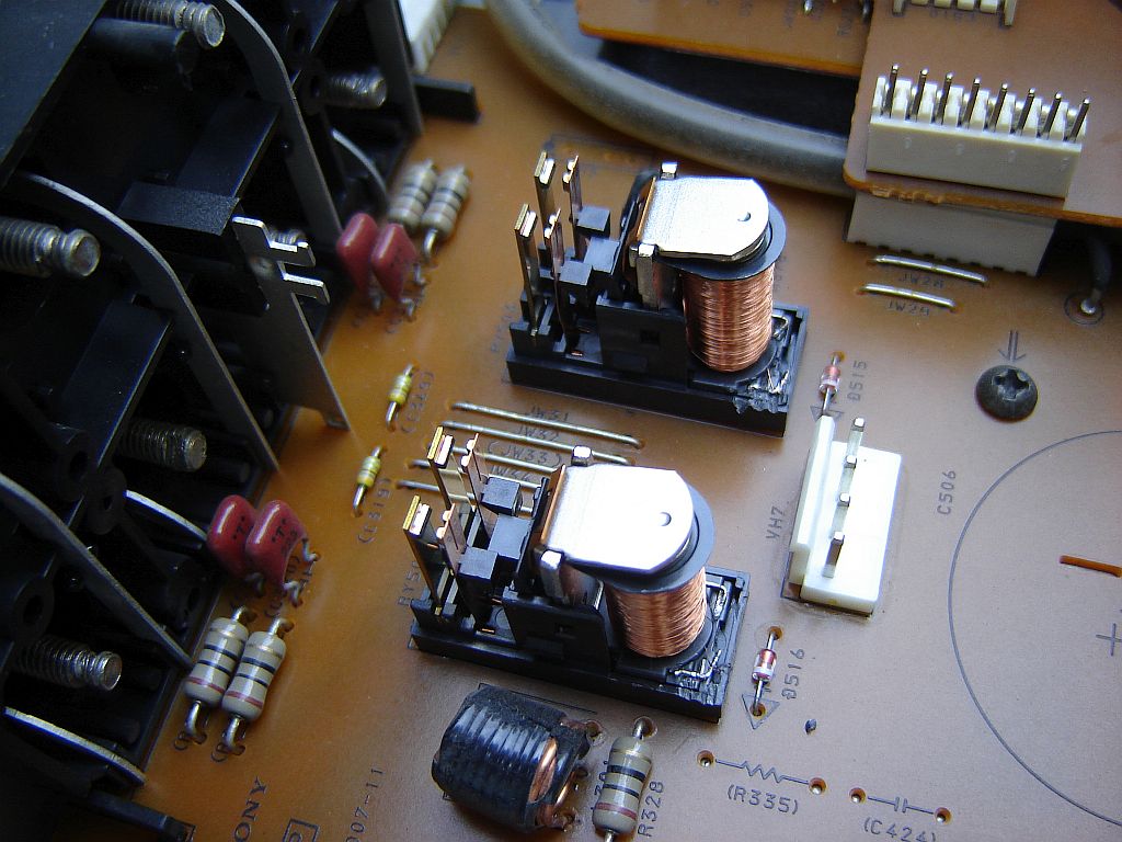Sony_590ES_03.jpg
